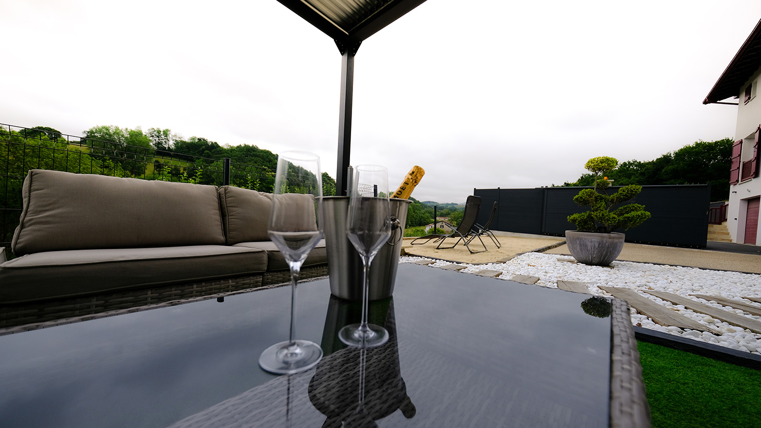 Location d'appartement avec Spa et jacuzzi au Pays Basque à Sare (64310) Location d'appartement avec Spa et jacuzzi au Pays Basque à Sare (64310)